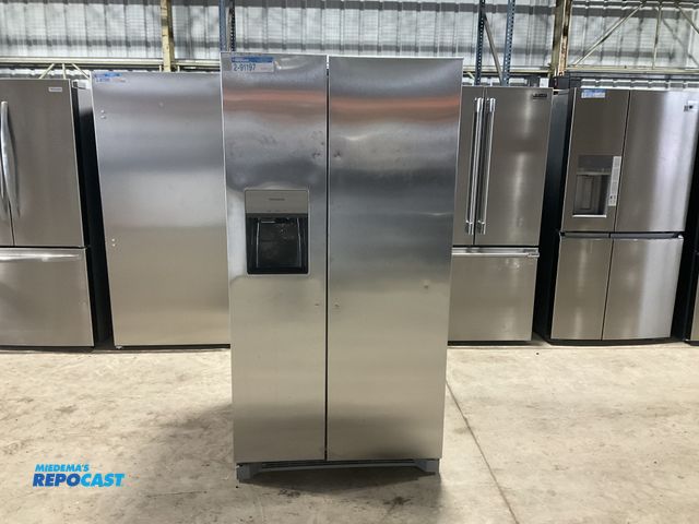 Lot 2-91197 - Scratch & Dent Free Standing Frigidaire  FRSS2623ASN Refrigerator/Freezer