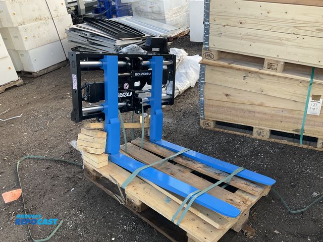 Lot 2-69746 - Bolzoni Auramo BA638770 Rotating pallet fork clamp/load turning attachment