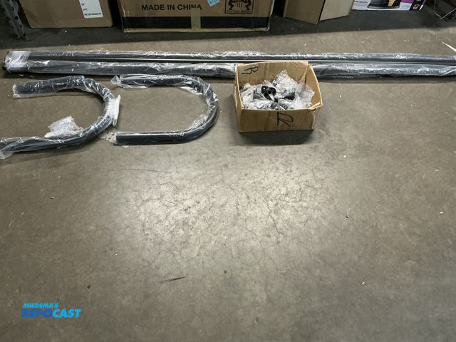 Lot 2-28618 - Aluminum Hand Rail Pieces