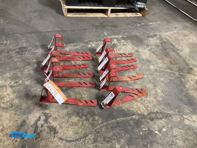 Lot 2-44739 - (12) fixed pitch roofing brackets model no. 2502, used