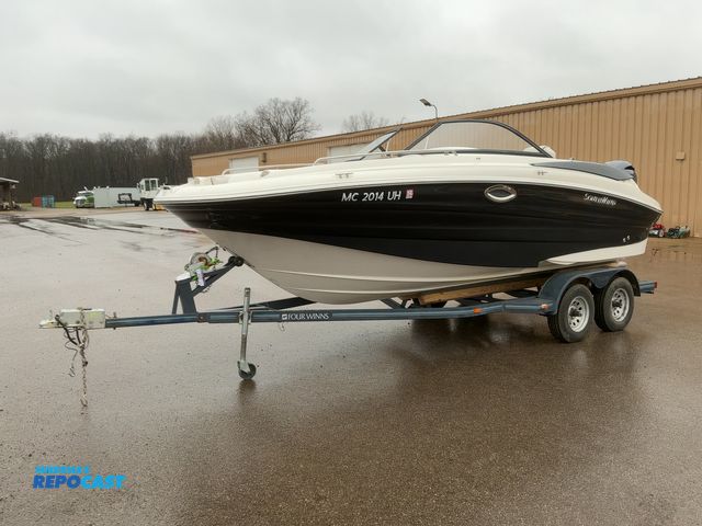 Lot 2-20305 - 2016 SouthWind 2200 SD 21'6" Open Bow Boat