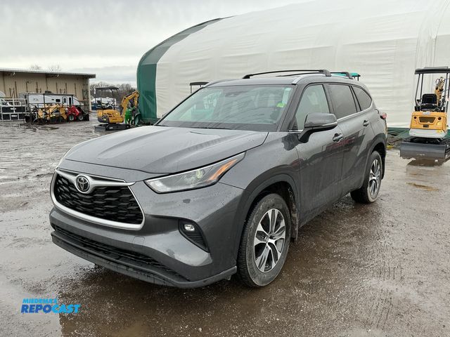 Lot 2-22981 - 2022 Toyota Highlander XLE Nav AWD V6 SUV AWD