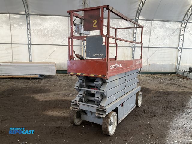 Lot 2-11054 - Skyjack SJIII 3226 Scissor Lift