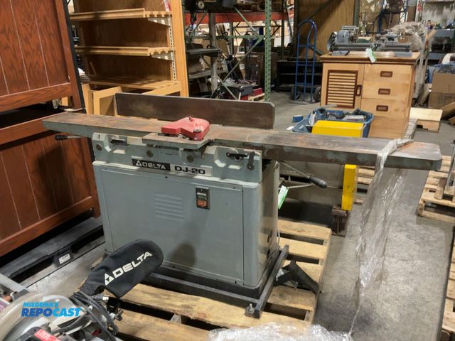 Lot 2-69271 - delta DJ-20 8-inch jointer, model 37-350
