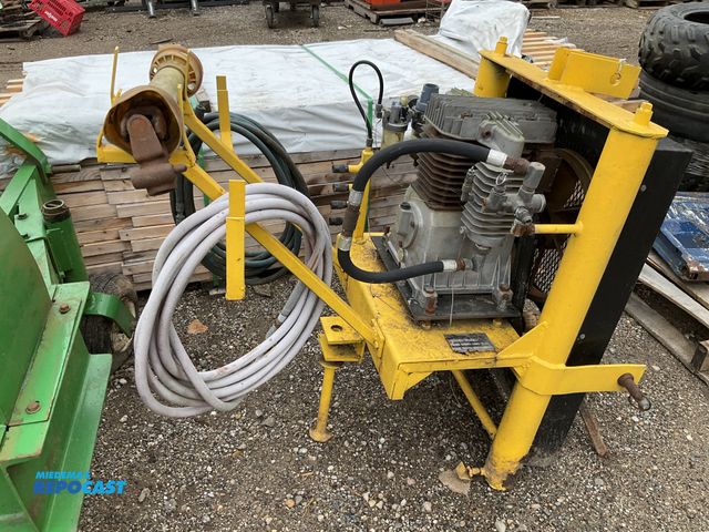 Lot 2-36789 - Maibo Yellow tractor power takeoff driven utility air compressor 200V