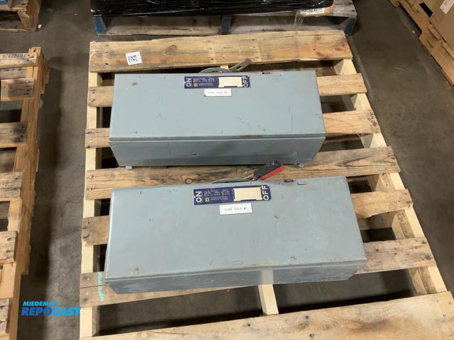 Lot 2-96254 - (2) Square D Series E1 QMB Brand Switches