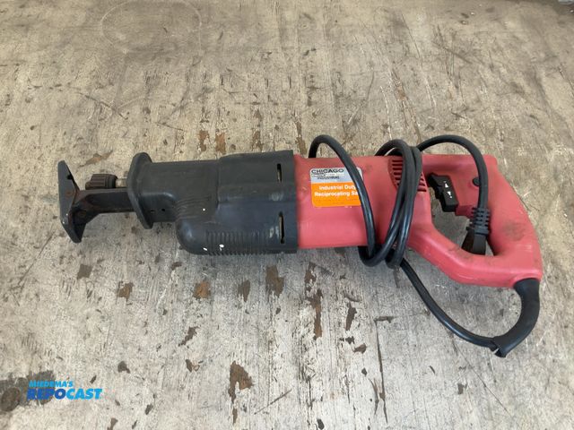 Lot 2-33526 - Chicago Electric Power Tools 65298 Industrial Duty Reciprocating Saw 1″ Stroke 7.5A