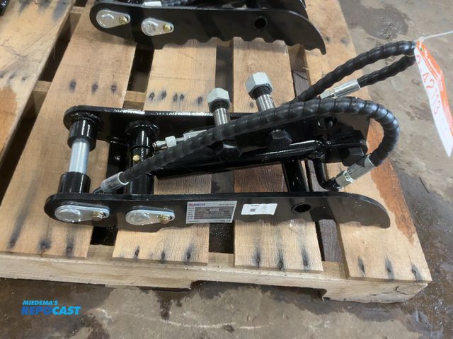 Lot 2-42113 - New SDLANCH Hydraulic Thumb Attachment for Chinese Mini Excavator, Type IREAS, Approx. 6.5”x21”, has...