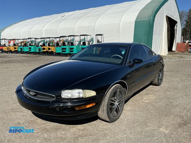 Lot 2-30037 - 1998 Buick Riviera Coupe Sedan FWD