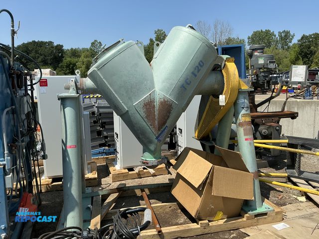 Lot 2-96353 - PK Cross-flow blender, max material density: 70lbs/cu. Ft. Capacity: 10 cu. ft