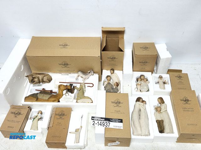 Lot 2-14937 - lot of assorted WILLOW TREE Figures with boxes.