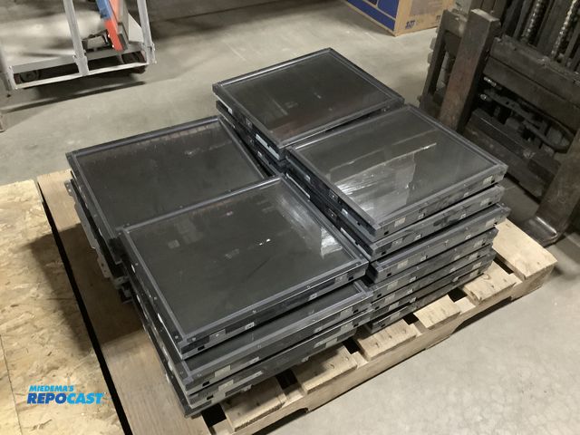 Lot 2-92614 - 25 Elo ET1937L Touch screen monitors Touch solutions