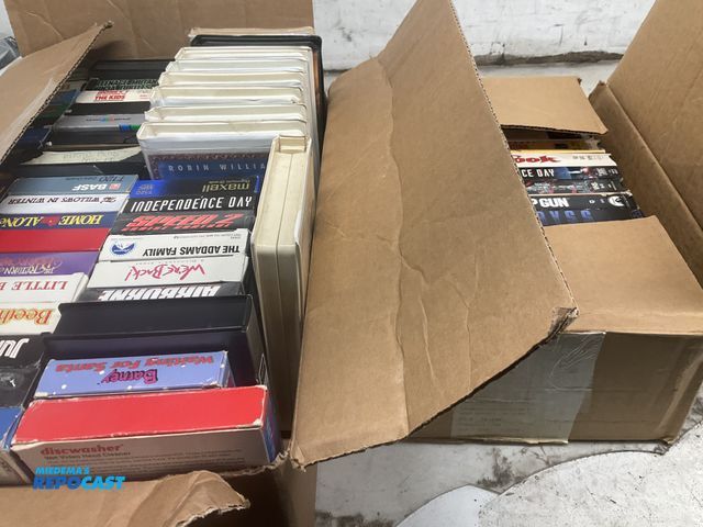 Repocast.com - Lot 2-21976 - 2 boxes of multiple VHS movies