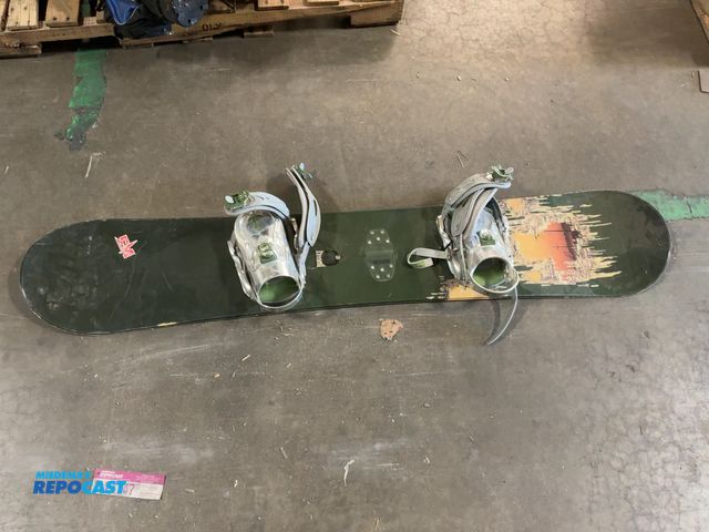 Lot 2-13734 - Burton Snowboard (green)