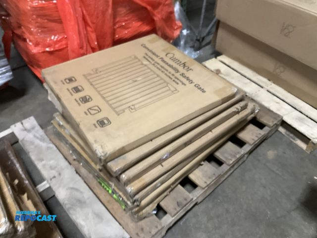 Lot 2-35549 - Cumbor safety gate for babies fits between 29.2and 43 inches wide.