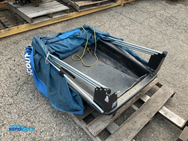 Lot 2-18306 - trap scout 1 man ice fishing shanty