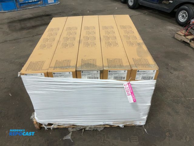 Lot 2-23848 - (15) Boxes of (36) New GE 48” T8 Fluorescent Light Bulbs, 28 Watt, 5000 K, F28T8SXLSPX50ECO, 93904