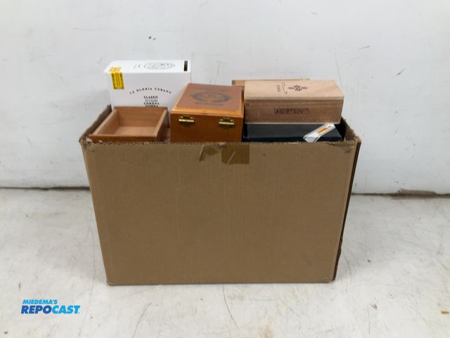 Lot 2-99052 - 5 humidoors and Wooden various sized collectible cigar boxes (36 boxes total)