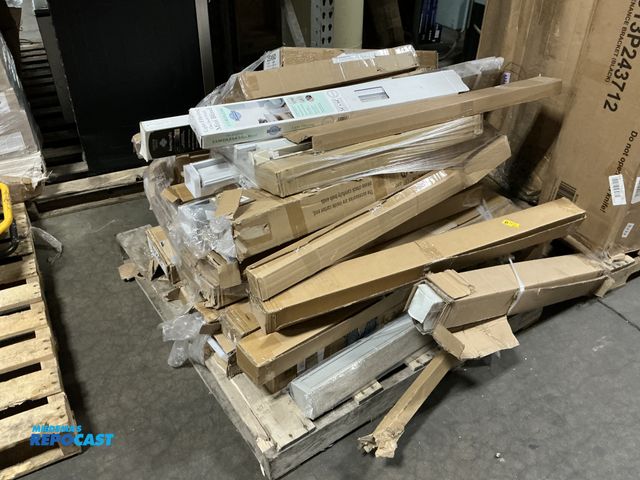 Lot 2-99198 - Skid lot various types of Window Blinds