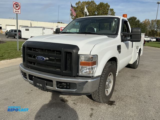 Lot 2-67209 - 2008 Ford F-250 XL Regular Cab Utility Box RWD