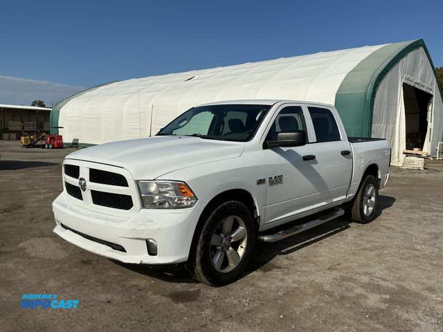 Lot 2-71556 - 2016 Ram 1500 Tradesman Crew Cab SWB 4WD Crew Cab Standard Box Pickup Truck 4x4