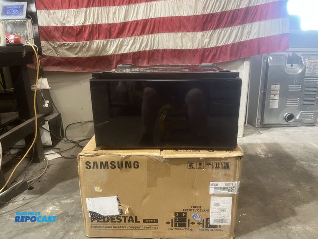 Lot 2-59374 - Samsung storage pedestal  set Samsung 27in pedestals
1 in box model number WE702NB/US
1 not in box m...