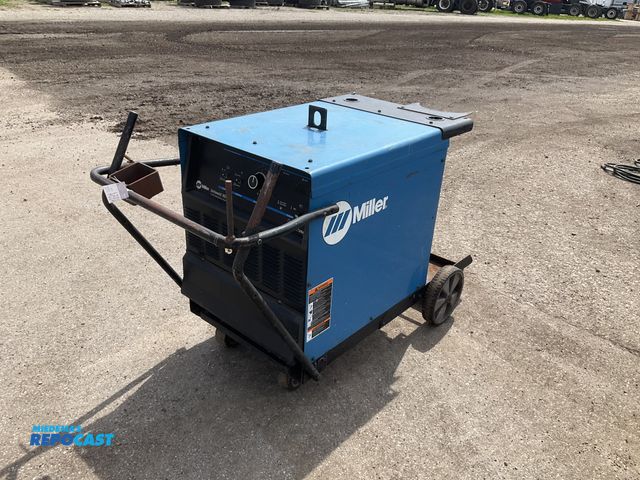 Lot 2-34854 - Miller Deltaweld 302 CV DC Welding Power Source, 200/23”/460 volt 3 phase input, no leads