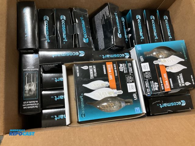 Lot 2-36398 - 24 pack of 40 watt candelabra E13 base (3 pack) bulbs with display boxes