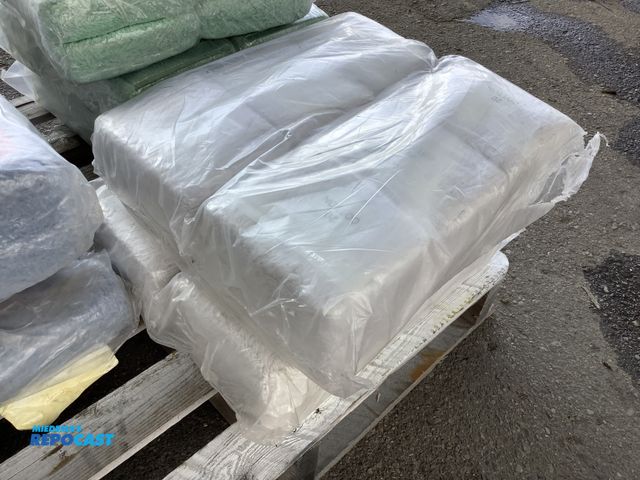 Lot 2-27358 - Floor Scrubber AWM7520 wearever white cotton comet bland wet mop 5” heads (2 bags of 12)