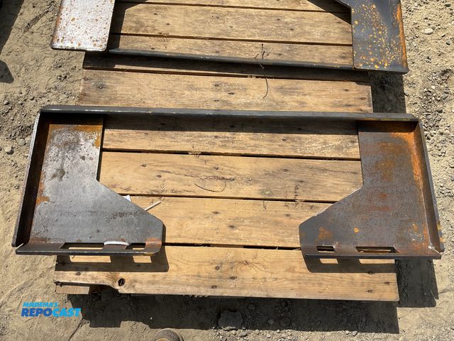 Lot 2-10973 - New Wolverine QMP1-16-10T Quick Attach Mounting Plate Quick Attach