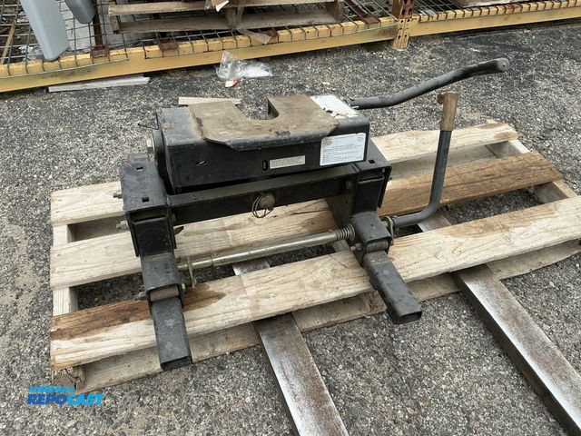 Lot 2-11485 - Husky Adjustable EZ roller 5th wheel hitch