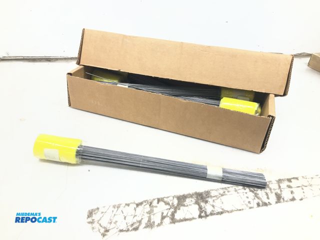 Lot 2-17119 - 1000 Swanson 2-1/2” x 3-1/2” Yellow Glo Marking Flags with 15” Wire Stakes