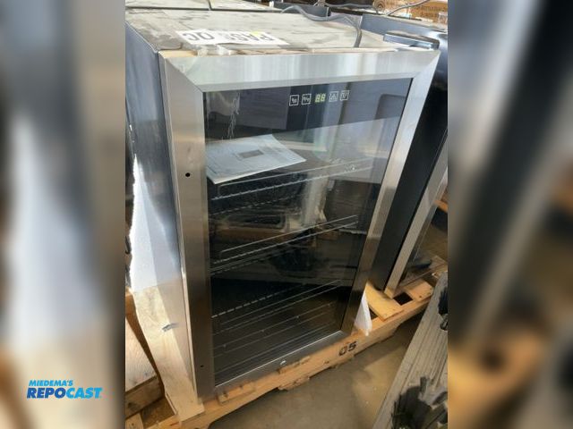 Lot 2-11558 - Scratch & Dent Intertek VTBC108L01SS Beverage cooler