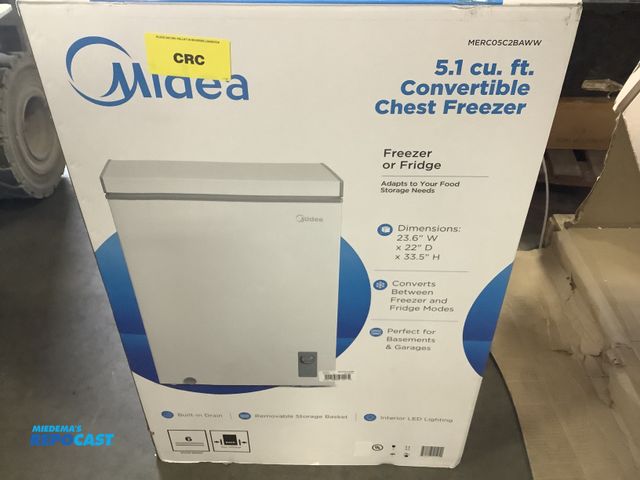 Lot 2-99527 - Midea MERCO5C2BAWW Chest Freezer Midea chest freezer 5.1 cu.ft