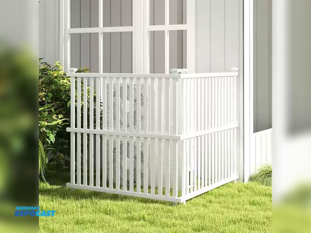Lot 2-10062 - Garden fence panels GT4239-2