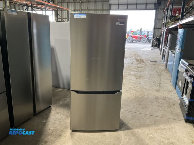 Lot 2-91180 - Scratch & Dent Free Standing Frigidaire  GRBN2012AF00 Refrigerator/Freezer