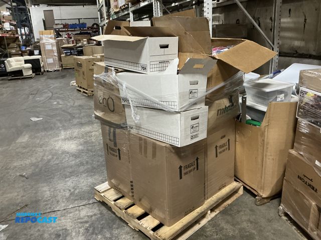 Lot 2-16323 - 1000+ Phone cases and chargers