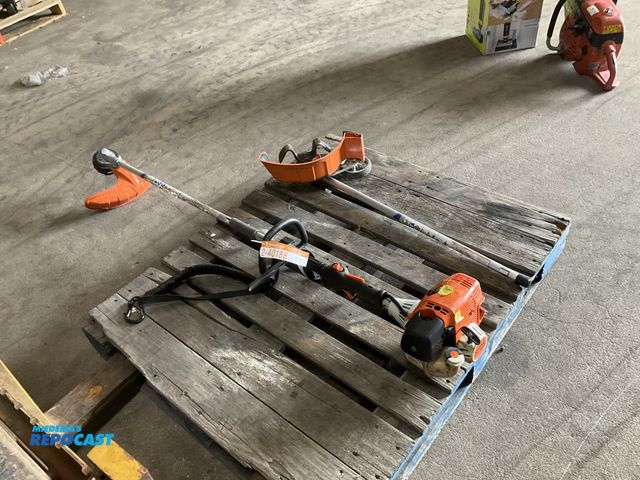 Lot 2-40188 - Stihl KM 130 R power head Kombi System with string trimmer and bed redefiner attachments, 2-stroke g...