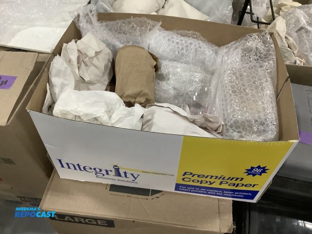 Lot 2-99194 - Box of glassware