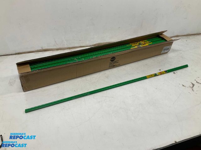 Lot 2-92498 - Lot of (100) Miracle-Gro 3’ Steel/Plastic Garden Stakes - 50 Two-Packs