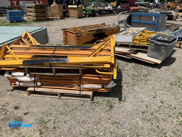 Repocast.com - Lot 2-68198 - Scaffolding set ladder pieces top boards ...
