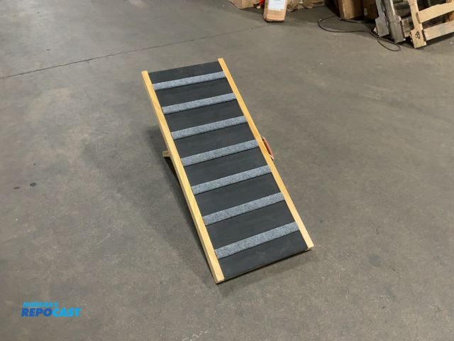 Lot 2-18859 - doggie ramp