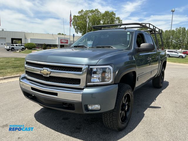 Lot 2-75235 - 2011 Chevrolet Silverado 1500 LT Crew Cab Standard Box Pickup Truck 4x4
