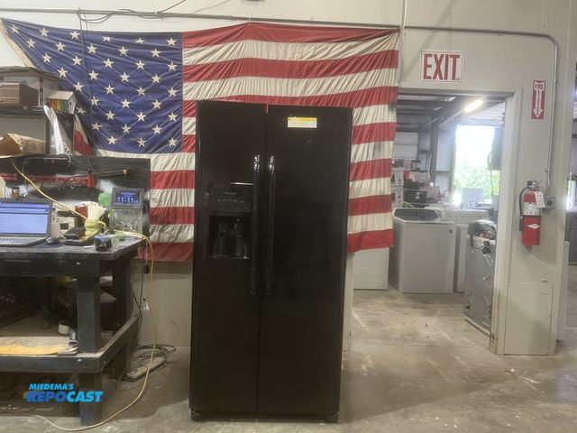 Lot 2-53769 - Frigidaire side by side Refrigerator/Freezer indoor ice and water pure source 3 adjustable  shelves ...