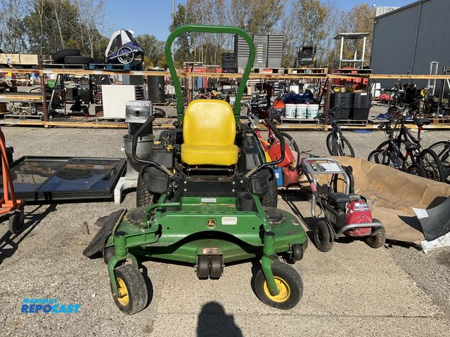 Lot 2-62717 - john deere z915B zero turn runs with one cylinder, low compression