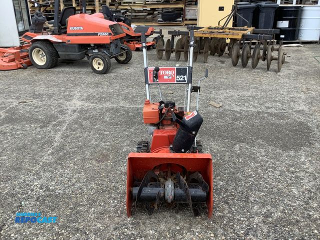 Lot 2-35019 - 1 Toro 38052 521 electric starter snowblower