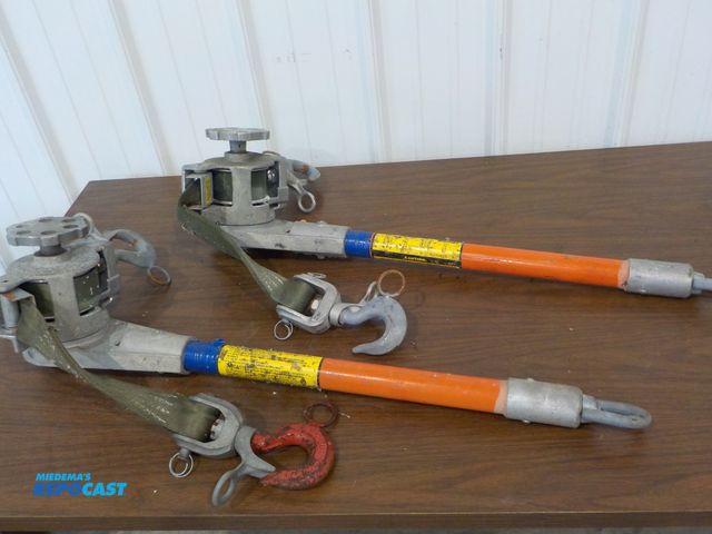 Lot 2-30267 - Lot of (2) racheting com-a-long straps.