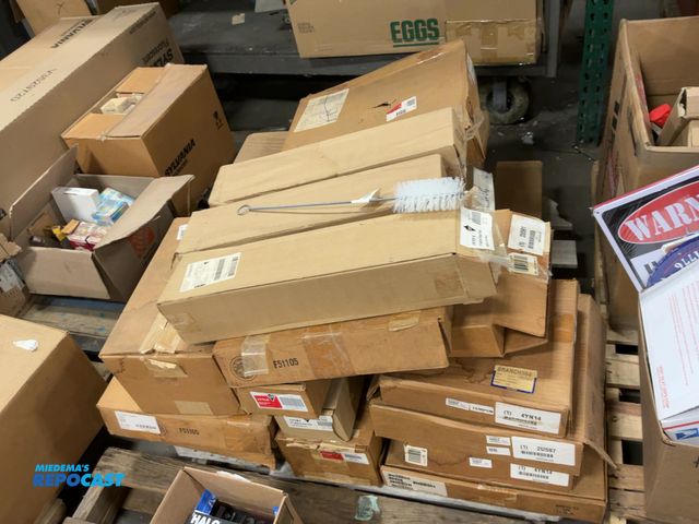 Lot 2-76623 - Skid lot of industrial brushes