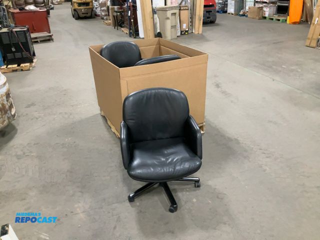 Lot 2-94712 - 3 Leather Rolling office Chair