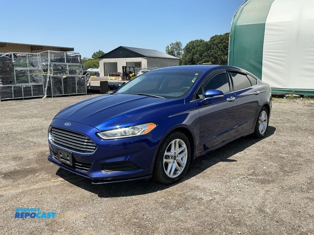 Lot 2-30233 - 2014 Ford Fusion SE Sedan FWD